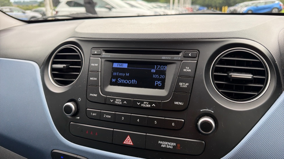 Hyundai i10 1.2 Premium 5dr Petrol Hatchback - Image 41