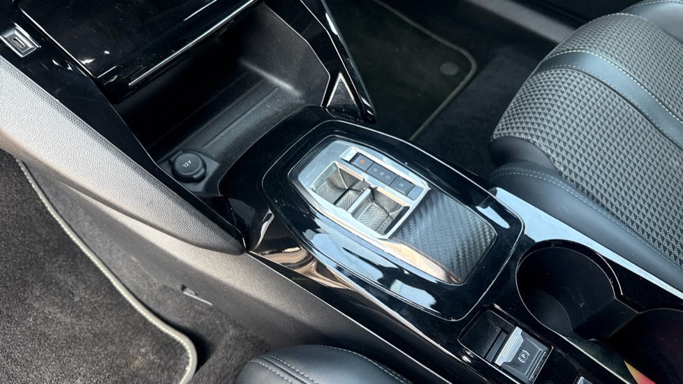 Peugeot 2008 100kW GT 50kWh 5dr Auto Electric Estate - Image 13