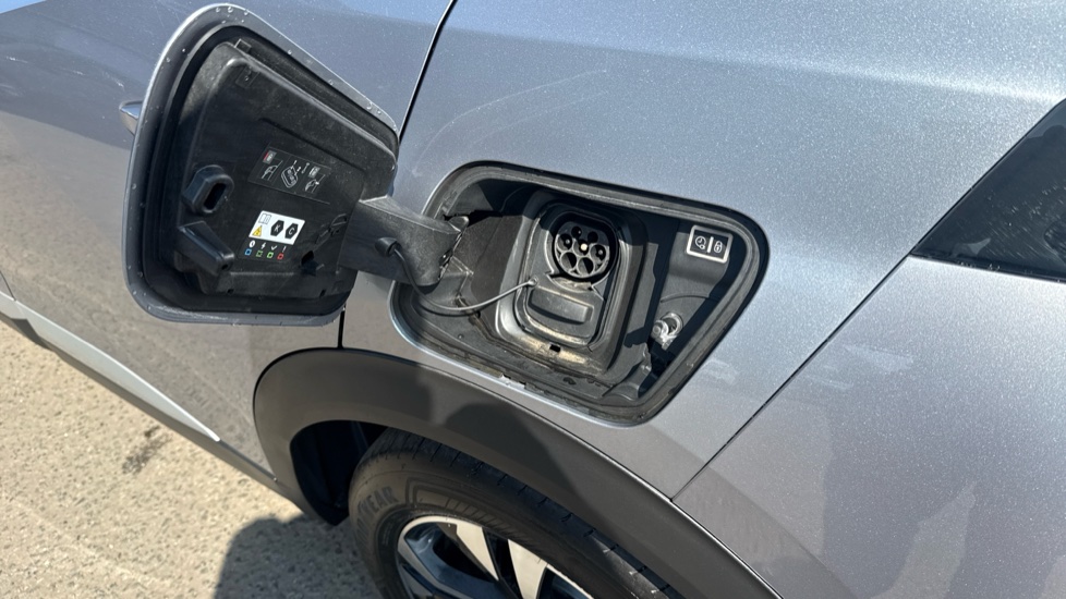 Peugeot 2008 100kW GT 50kWh 5dr Auto Electric Estate - Image 35