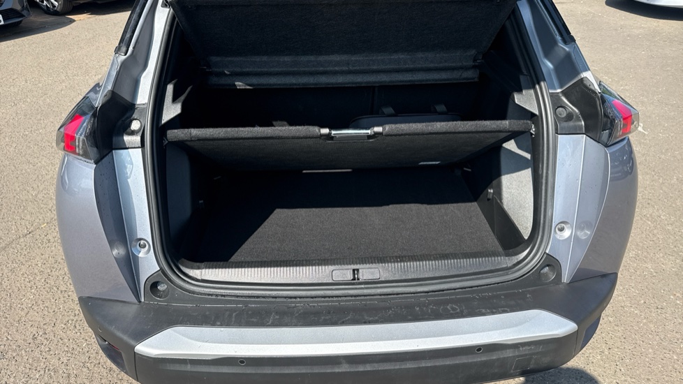 Peugeot 2008 100kW GT 50kWh 5dr Auto Electric Estate - Image 38