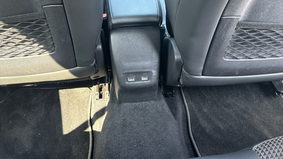 Peugeot 2008 100kW GT 50kWh 5dr Auto Electric Estate - Image 39
