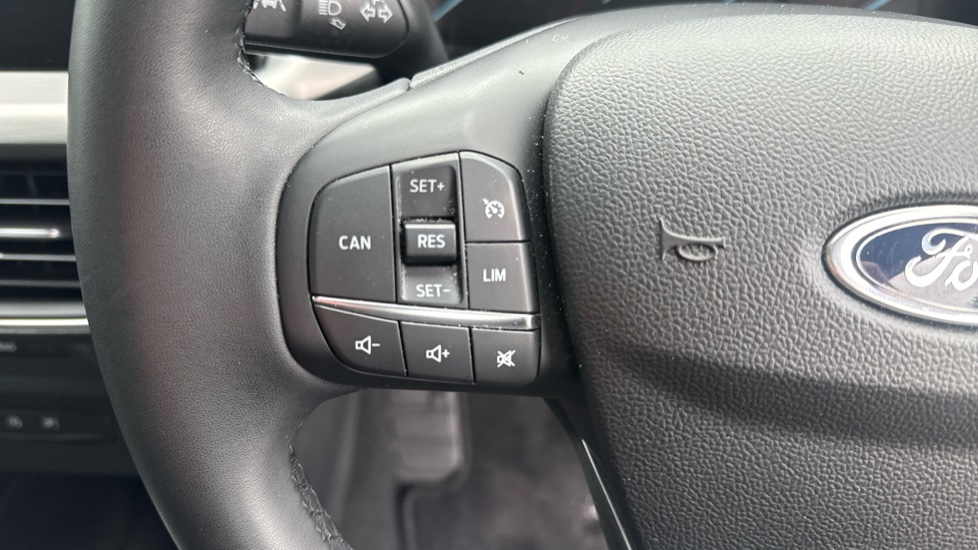 Ford Focus 1.0 EcoBoost Titanium 5dr Petrol Hatchback - Image 37