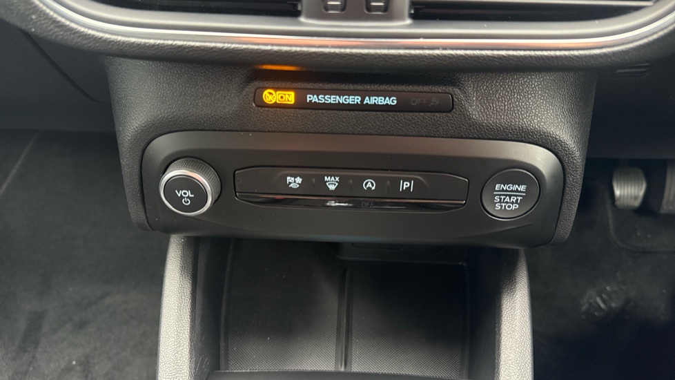 Ford Focus 1.0 EcoBoost Titanium 5dr Petrol Hatchback - Image 40