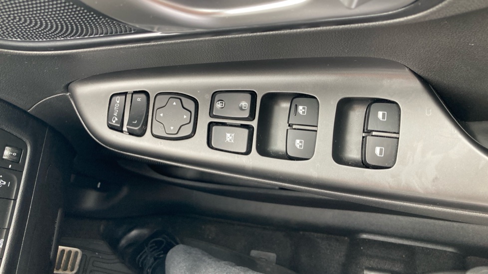 Hyundai KONA 100kW Premium 39kWh 5dr Auto Electric Hatchback - Image 25