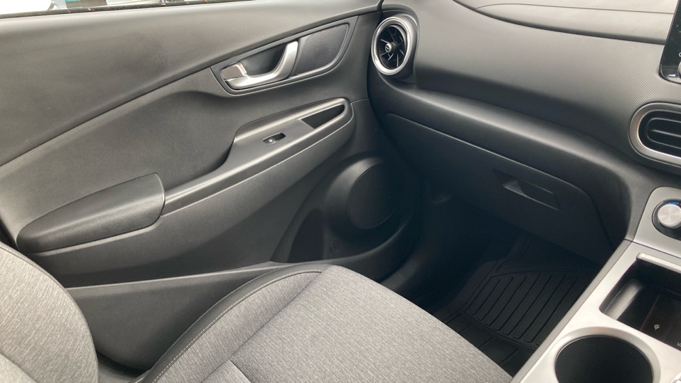 Hyundai KONA 100kW Premium 39kWh 5dr Auto Electric Hatchback - Image 43