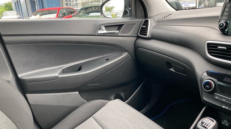 Hyundai TUCSON 1.6 GDi SE Nav 5dr 2WD Petrol Estate - Image 44