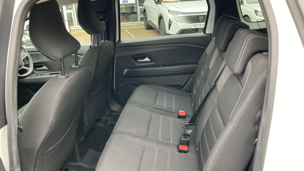 Dacia Jogger 1.6 HEV Expression 5dr Auto Hybrid Estate - Image 16