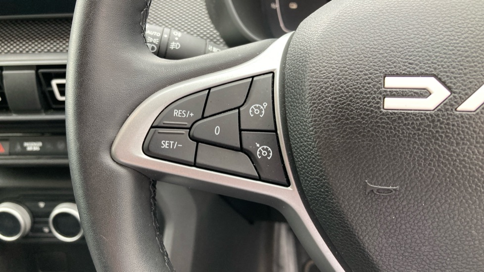 Dacia Jogger 1.6 HEV Expression 5dr Auto Hybrid Estate - Image 42
