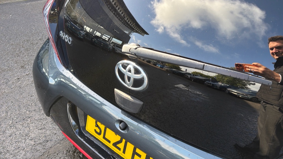 Toyota Aygo 1.0 VVT-i X-Trend TSS 5dr Petrol Hatchback - Image 27