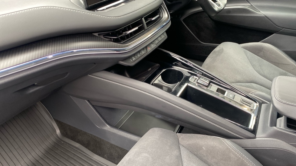 Skoda Enyaq 210kW 85x Sportline Plus 82kWh 4x4 5dr Auto Electric Estate - Image 13