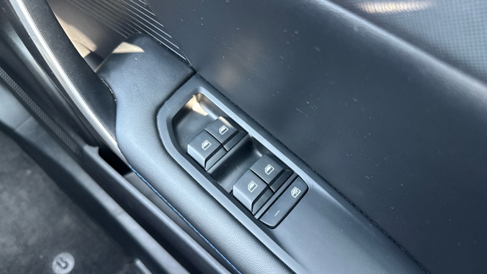 MG MG4 150kW SE EV Long Range 64kWh 5dr Auto Electric Hatchback - Image 22