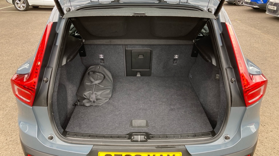Volvo XC40 1.5 T5 Recharge PHEV Ultimate Dark 5dr Auto Estate - Image 4
