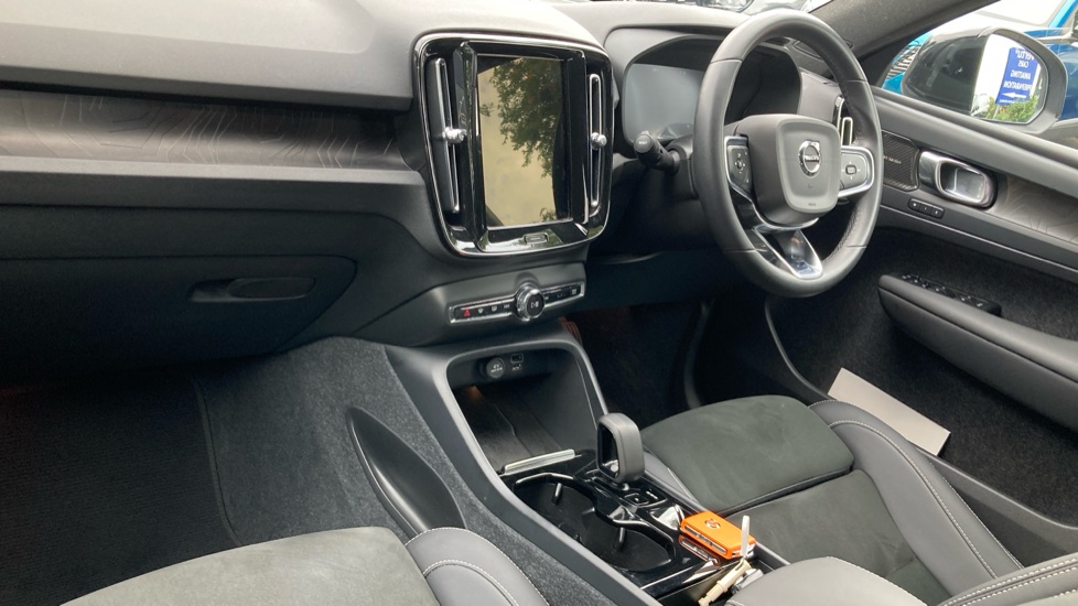 Volvo XC40 1.5 T5 Recharge PHEV Ultimate Dark 5dr Auto Estate - Image 9