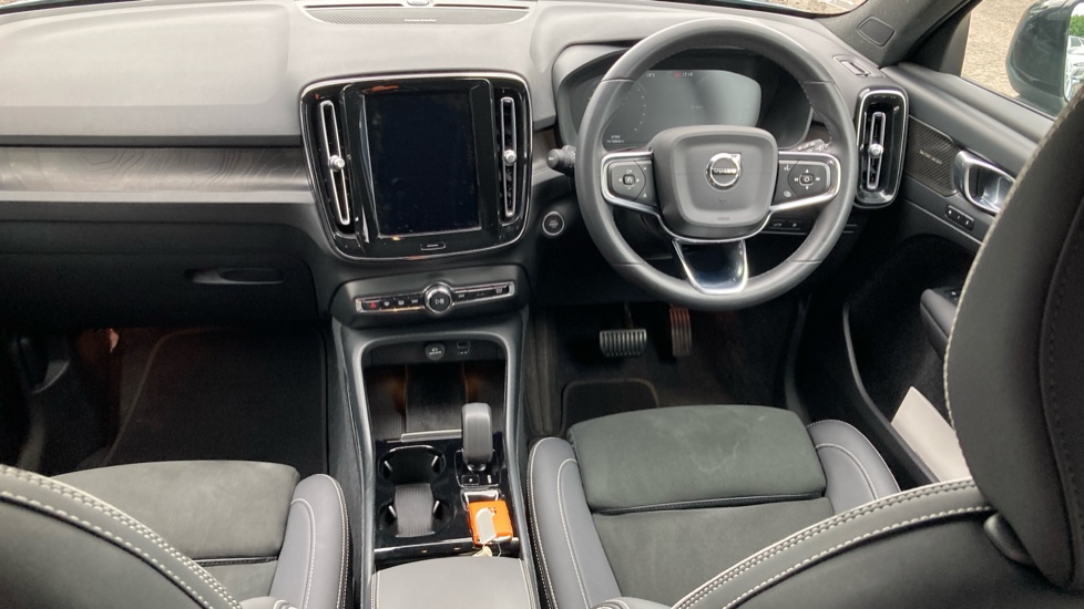 Volvo XC40 1.5 T5 Recharge PHEV Ultimate Dark 5dr Auto Estate - Image 10