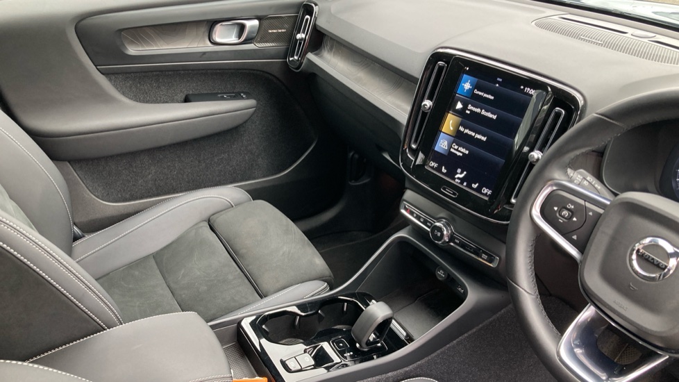 Volvo XC40 1.5 T5 Recharge PHEV Ultimate Dark 5dr Auto Estate - Image 14
