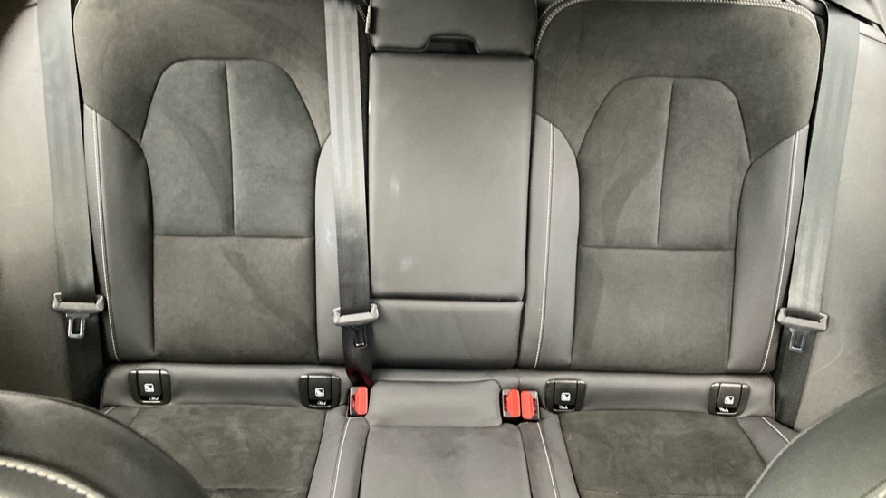 Volvo XC40 1.5 T5 Recharge PHEV Ultimate Dark 5dr Auto Estate - Image 15