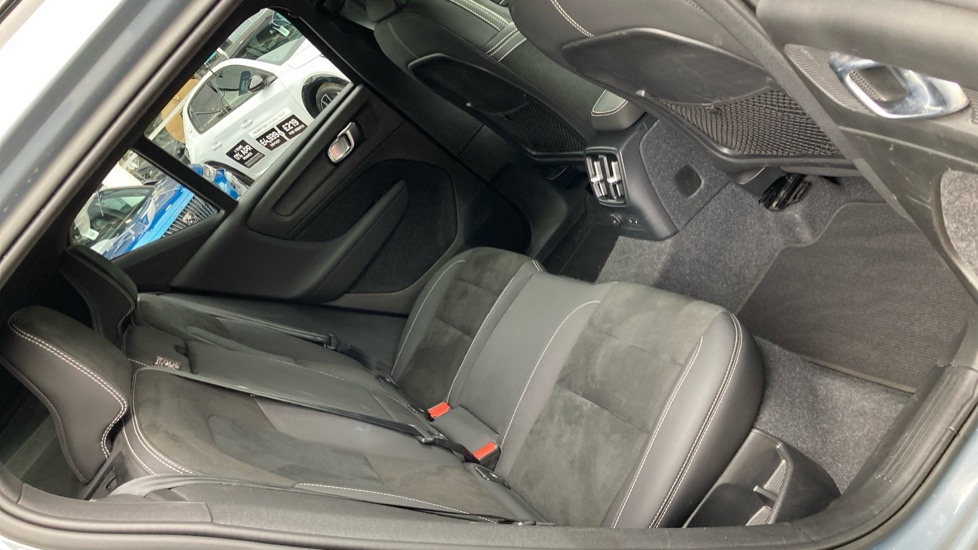 Volvo XC40 1.5 T5 Recharge PHEV Ultimate Dark 5dr Auto Estate - Image 16