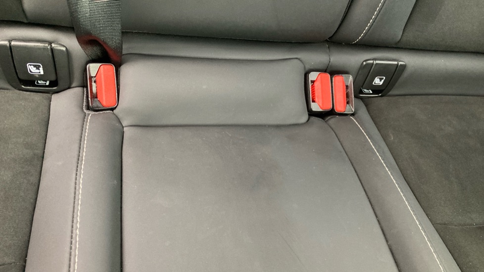 Volvo XC40 1.5 T5 Recharge PHEV Ultimate Dark 5dr Auto Estate - Image 17