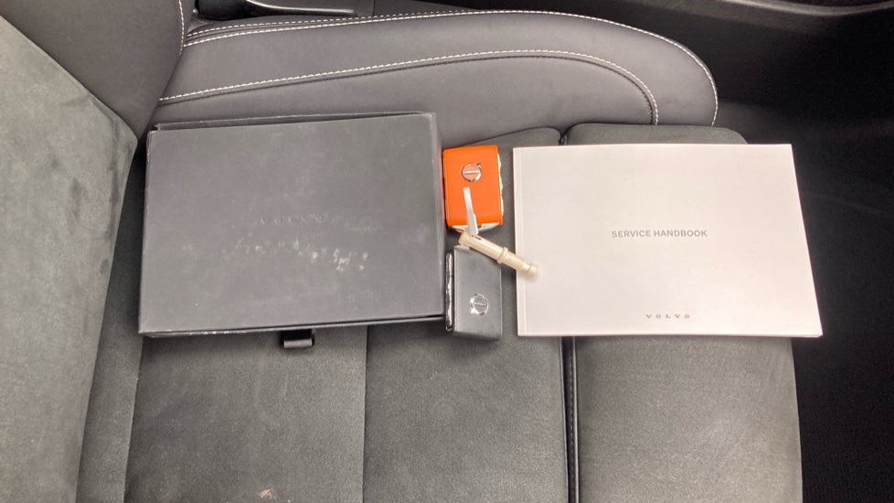 Volvo XC40 1.5 T5 Recharge PHEV Ultimate Dark 5dr Auto Estate - Image 19