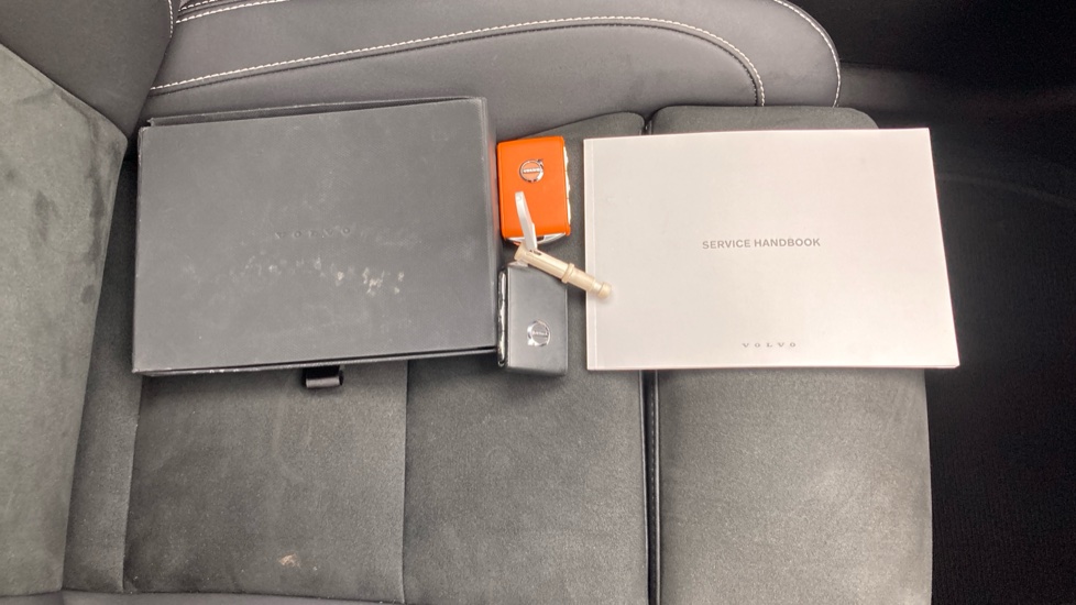 Volvo XC40 1.5 T5 Recharge PHEV Ultimate Dark 5dr Auto Estate - Image 20