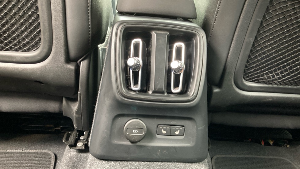 Volvo XC40 1.5 T5 Recharge PHEV Ultimate Dark 5dr Auto Estate - Image 21