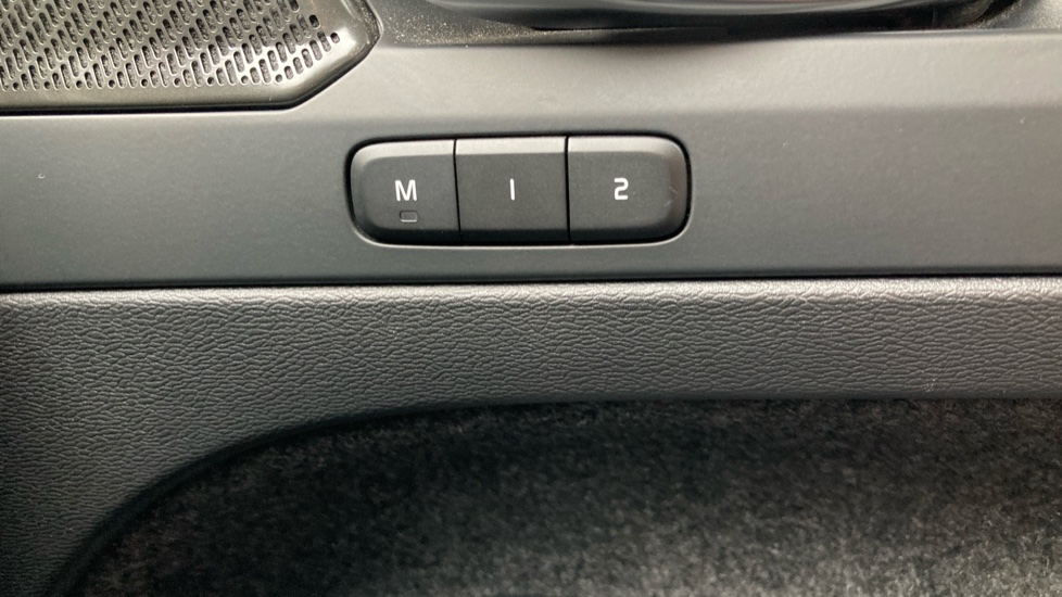 Volvo XC40 1.5 T5 Recharge PHEV Ultimate Dark 5dr Auto Estate - Image 27