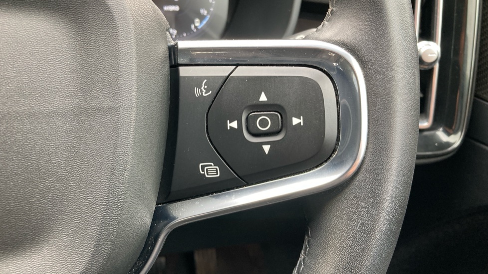Volvo XC40 1.5 T5 Recharge PHEV Ultimate Dark 5dr Auto Estate - Image 31