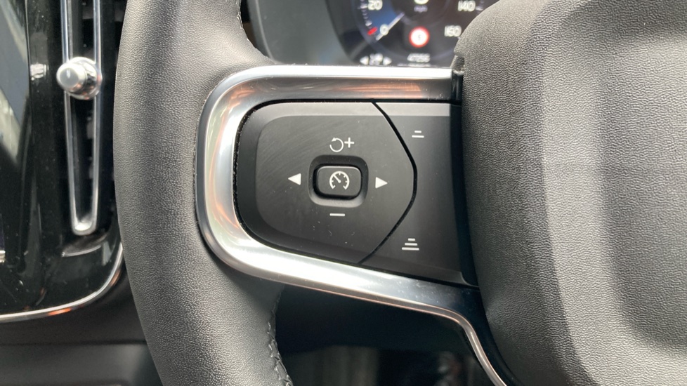 Volvo XC40 1.5 T5 Recharge PHEV Ultimate Dark 5dr Auto Estate - Image 32