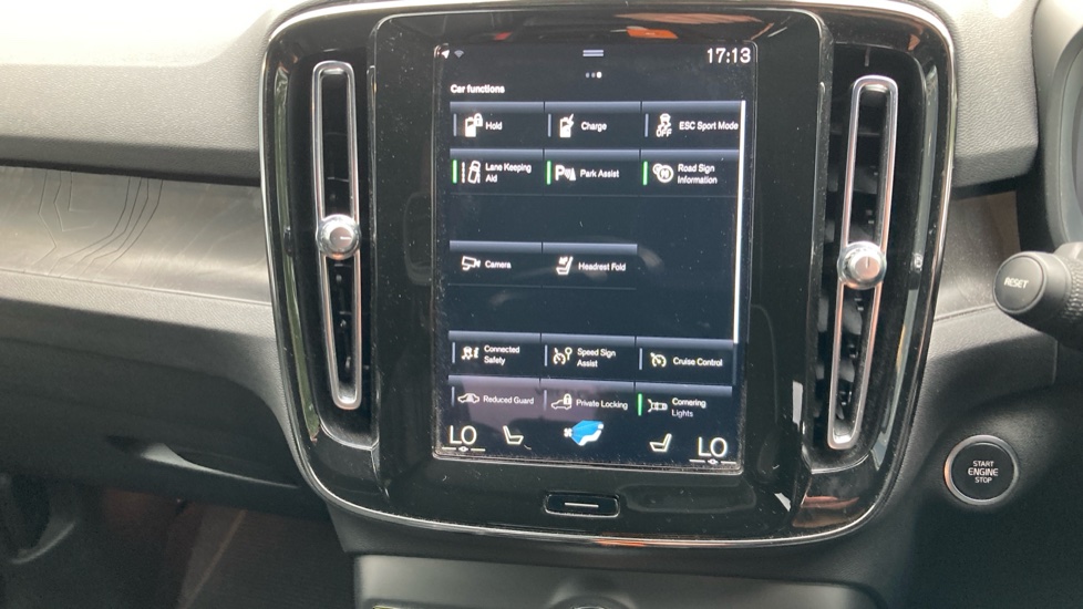 Volvo XC40 1.5 T5 Recharge PHEV Ultimate Dark 5dr Auto Estate - Image 34