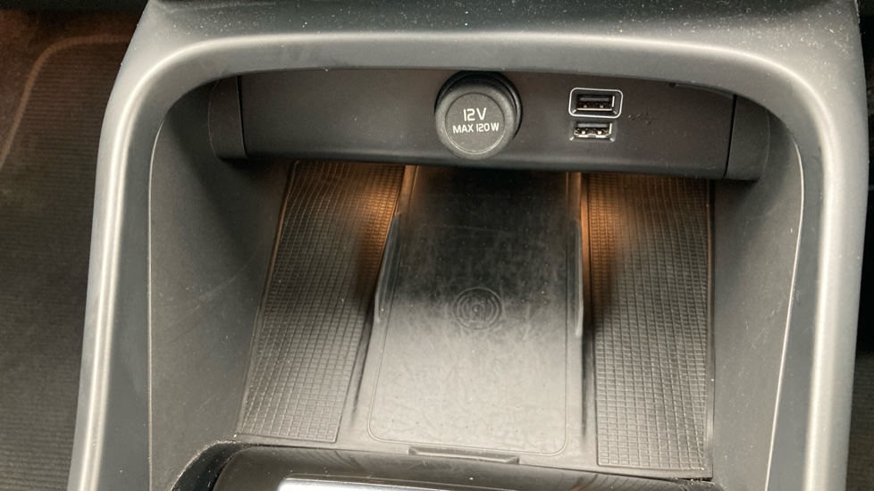 Volvo XC40 1.5 T5 Recharge PHEV Ultimate Dark 5dr Auto Estate - Image 36
