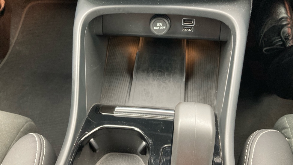 Volvo XC40 1.5 T5 Recharge PHEV Ultimate Dark 5dr Auto Estate - Image 37