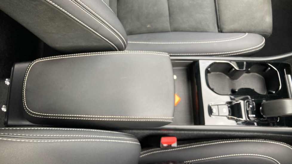 Volvo XC40 1.5 T5 Recharge PHEV Ultimate Dark 5dr Auto Estate - Image 39