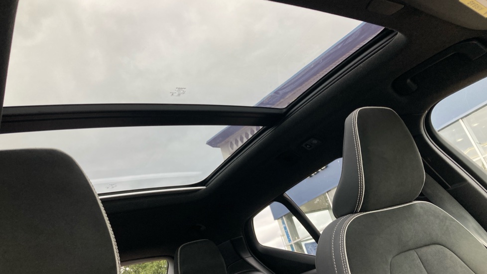 Volvo XC40 1.5 T5 Recharge PHEV Ultimate Dark 5dr Auto Estate - Image 41