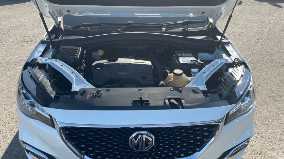 MG HS 1.5 T-GDI Exclusive 5dr DCT Petrol Hatchback - Image 8