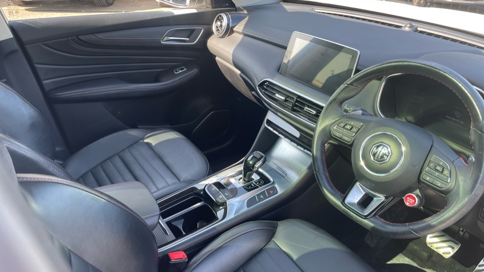 MG HS 1.5 T-GDI Exclusive 5dr DCT Petrol Hatchback - Image 9