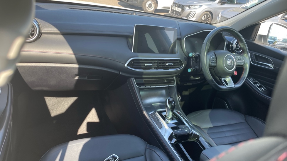 MG HS 1.5 T-GDI Exclusive 5dr DCT Petrol Hatchback - Image 14