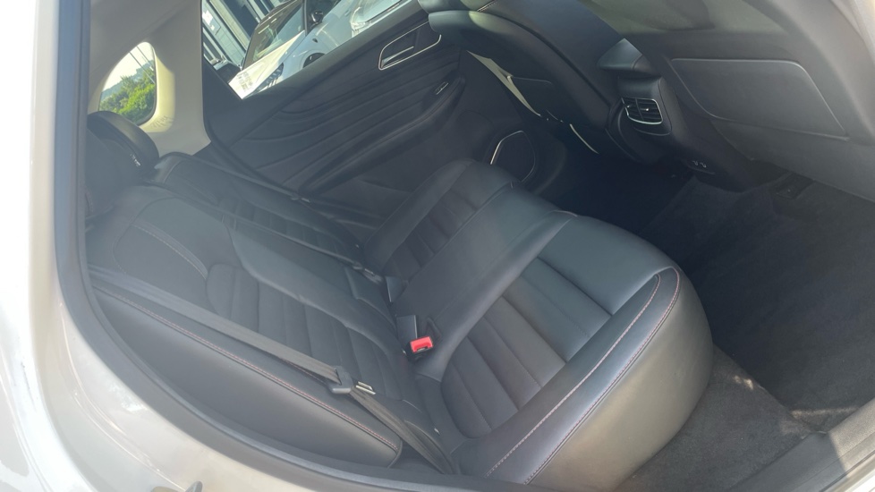 MG HS 1.5 T-GDI Exclusive 5dr DCT Petrol Hatchback - Image 16