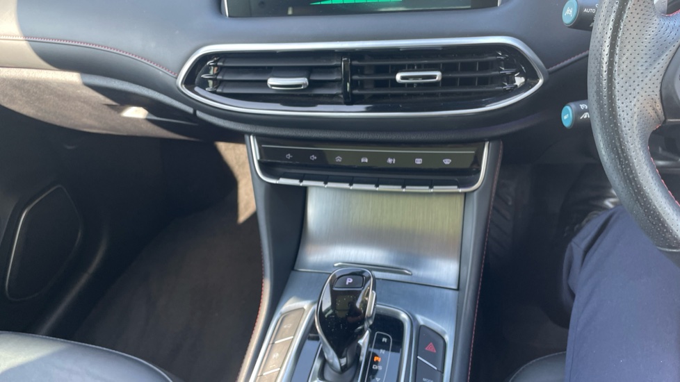 MG HS 1.5 T-GDI Exclusive 5dr DCT Petrol Hatchback - Image 47
