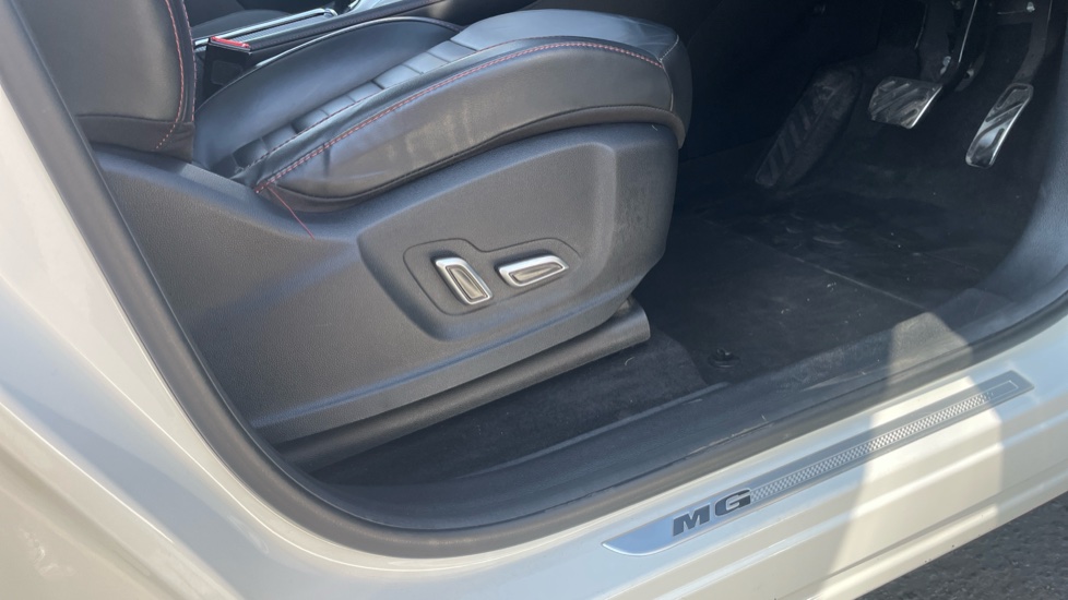 MG HS 1.5 T-GDI Exclusive 5dr DCT Petrol Hatchback - Image 48