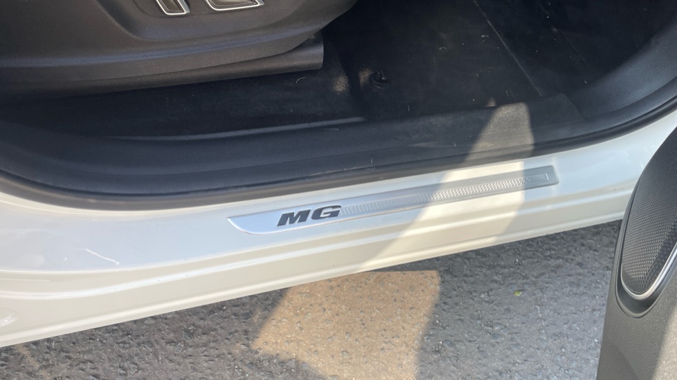 MG HS 1.5 T-GDI Exclusive 5dr DCT Petrol Hatchback - Image 49