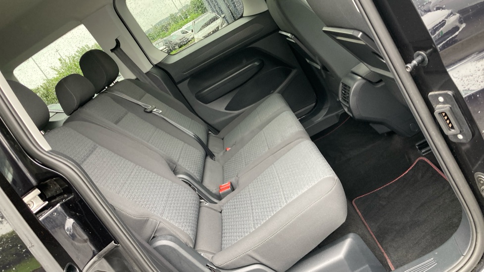Ford Tourneo Connect 1.5 EcoBoost Titanium 5dr Auto [7 seat] Petrol Estate - Image 16