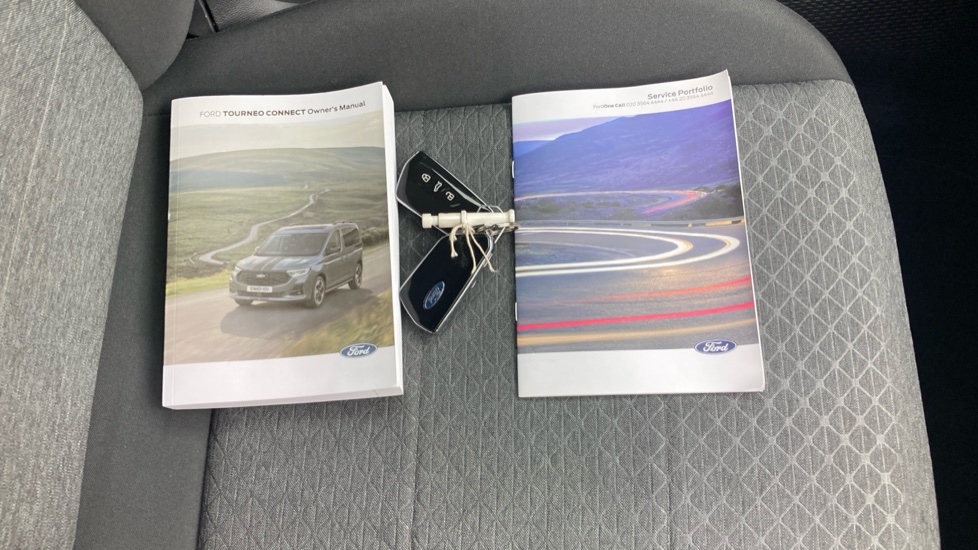 Ford Tourneo Connect 1.5 EcoBoost Titanium 5dr Auto [7 seat] Petrol Estate - Image 19