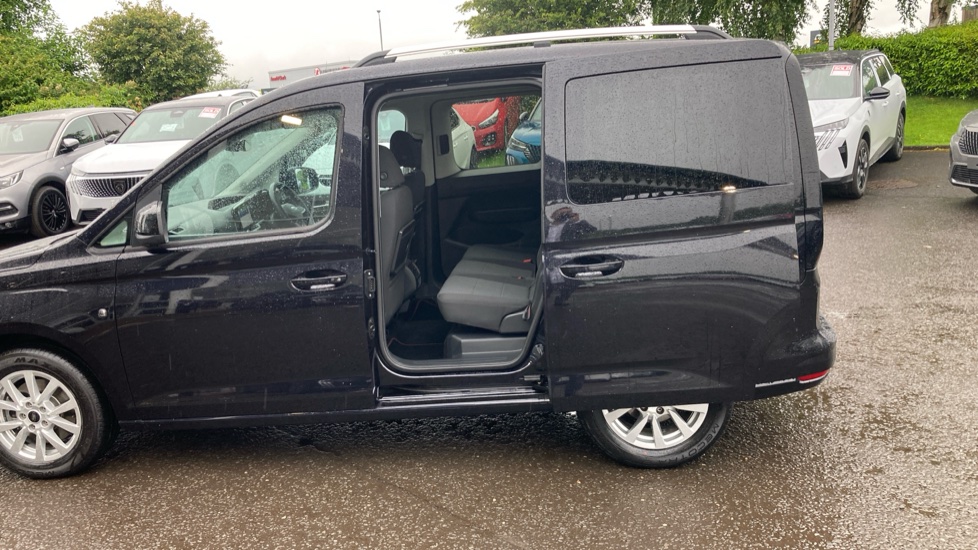 Ford Tourneo Connect 1.5 EcoBoost Titanium 5dr Auto [7 seat] Petrol Estate - Image 21