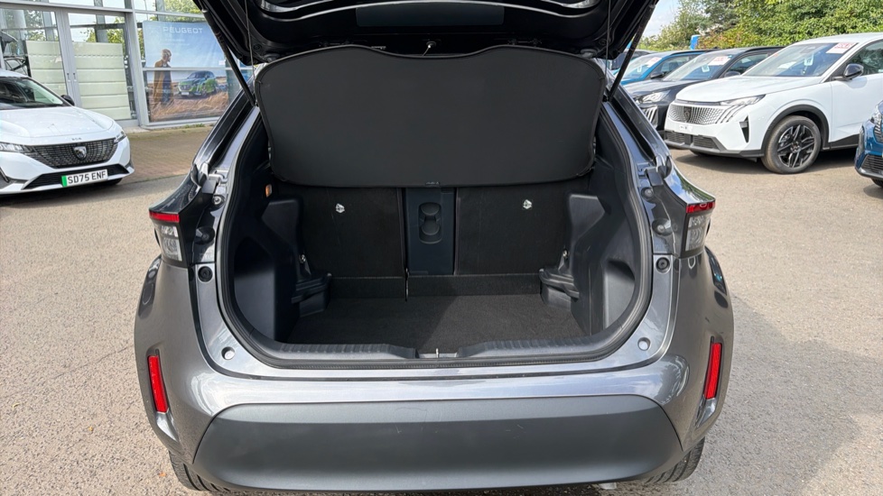 Toyota Yaris Cross 1.5 Hybrid Design 5dr CVT Hybrid Estate - Image 4