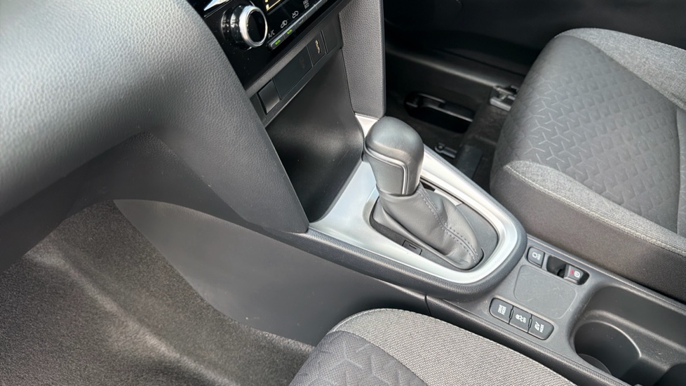 Toyota Yaris Cross 1.5 Hybrid Design 5dr CVT Hybrid Estate - Image 13