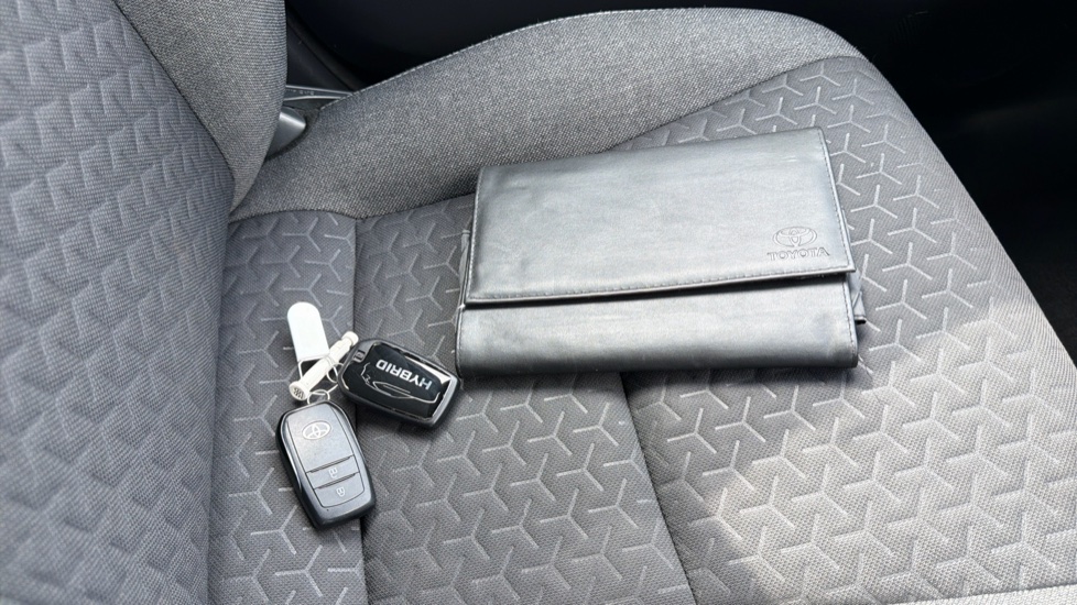 Toyota Yaris Cross 1.5 Hybrid Design 5dr CVT Hybrid Estate - Image 19