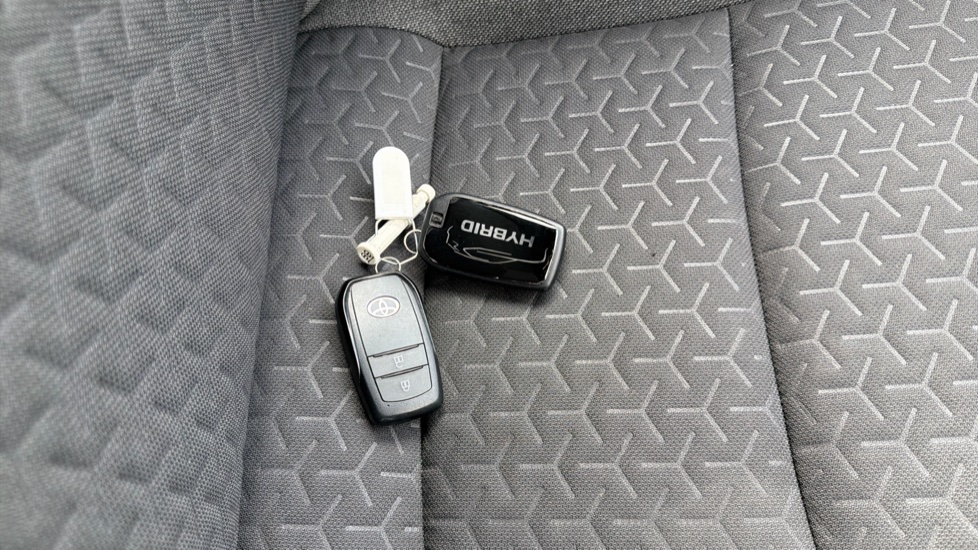 Toyota Yaris Cross 1.5 Hybrid Design 5dr CVT Hybrid Estate - Image 20