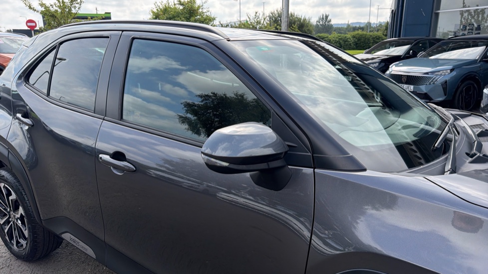 Toyota Yaris Cross 1.5 Hybrid Design 5dr CVT Hybrid Estate - Image 23