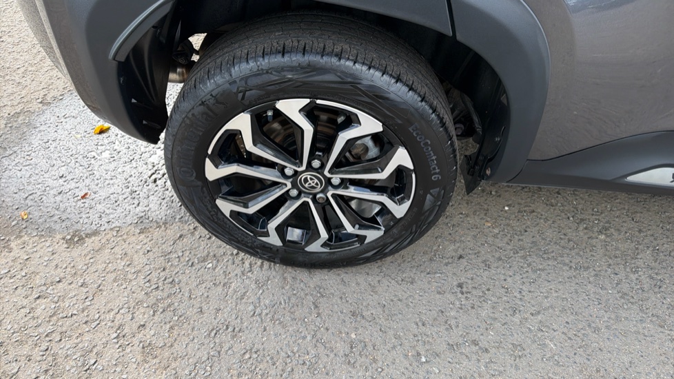 Toyota Yaris Cross 1.5 Hybrid Design 5dr CVT Hybrid Estate - Image 24