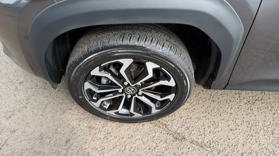 Toyota Yaris Cross 1.5 Hybrid Design 5dr CVT Hybrid Estate - Image 32